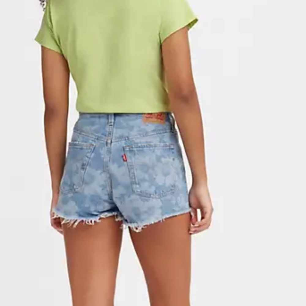 NWT Levi’s 501 high waist floral print raw hem denim jean shorts. Button fly